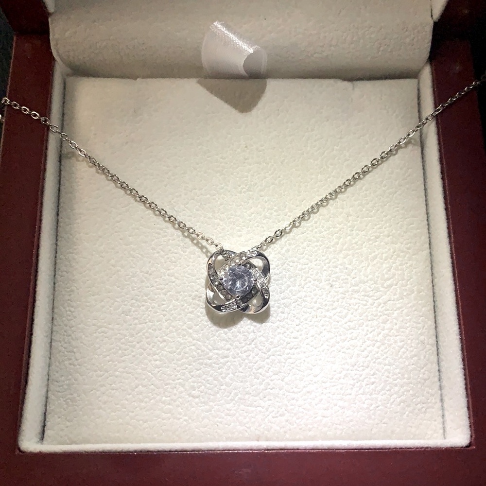 Infinity diamonds necklace